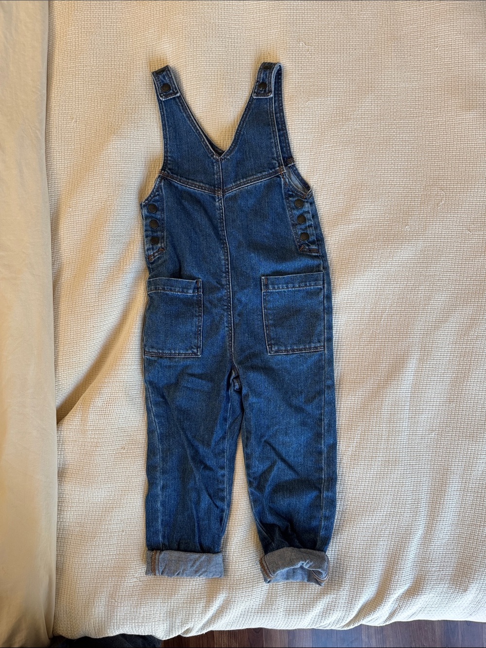 HUNDRED PIECES denim cotton overalls with snap buttons